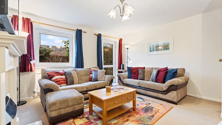 Cosy York Home With Parking - York