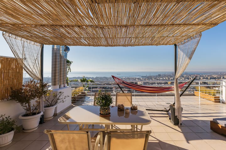 City's Balcony | Iconic Friends Home + Epic View!