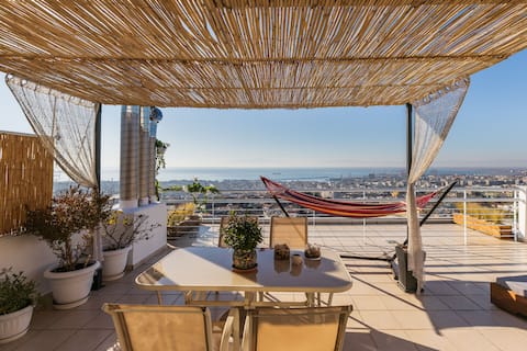 City's Balcony | Iconic Friends Home + Epic View!