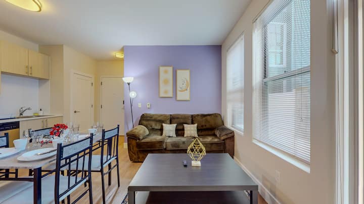 Stylish Home And Cozy - Stamford