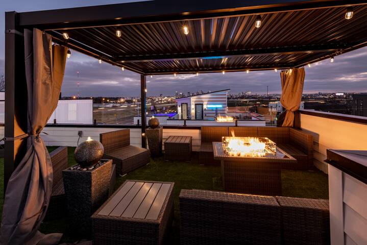 The Noir Manor gallery image 5