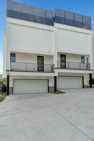 The Noir Manor gallery image 2