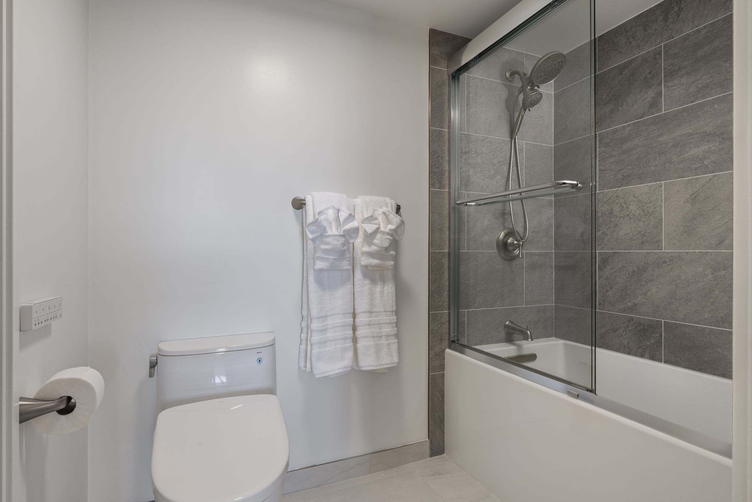 Waikiki Ocean Luxe Panorama 2BD, Free Parking - Image 39