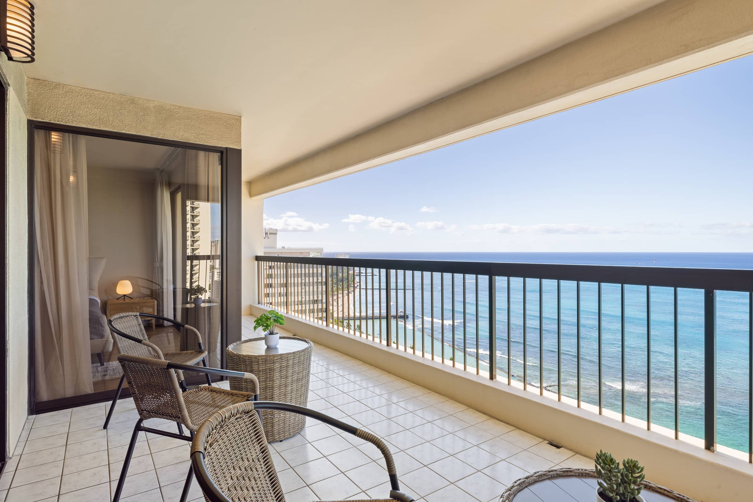 Waikiki Ocean Luxe Panorama 2BD, Free Parking - Image 49