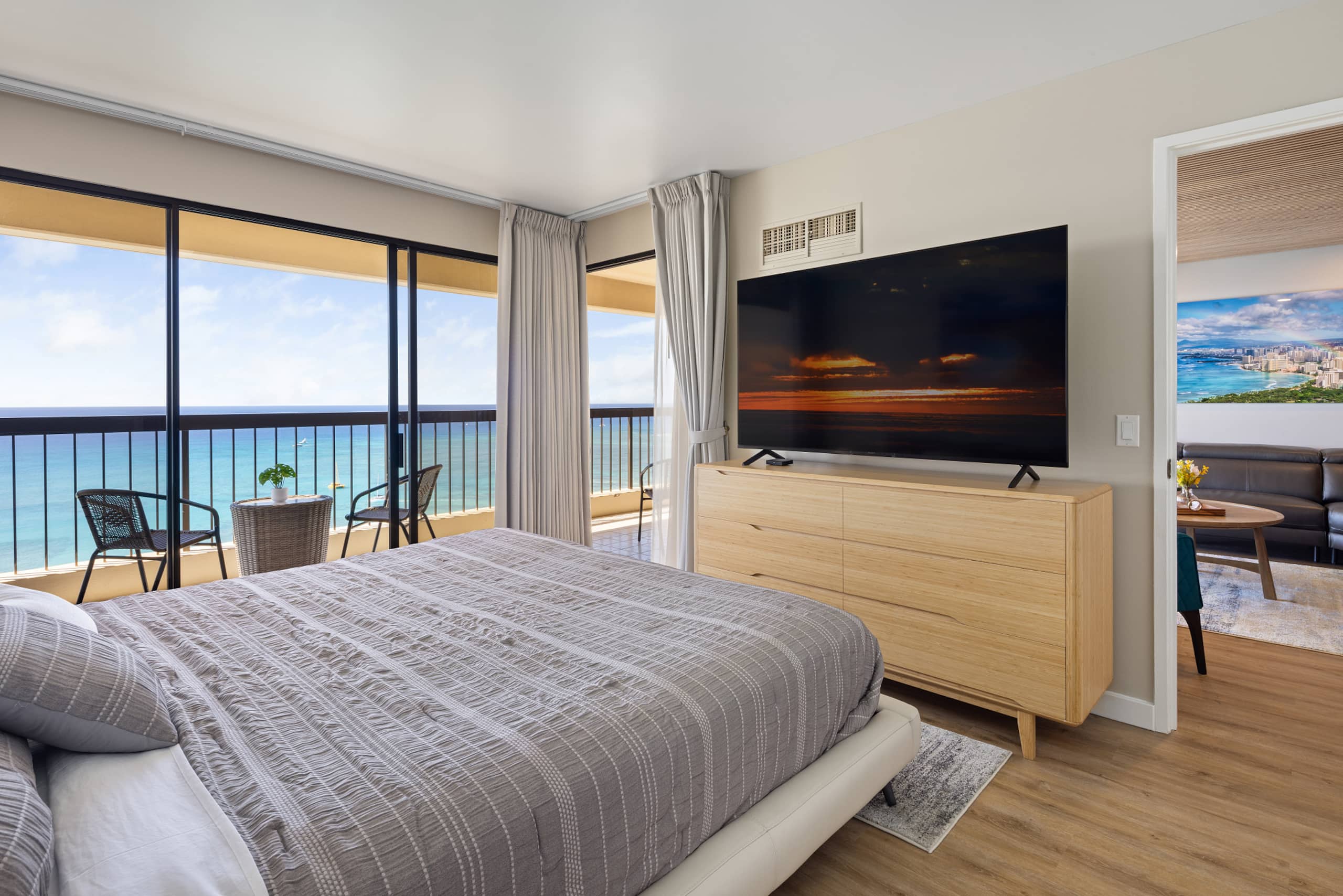 Waikiki Ocean Luxe Panorama 2BD, Free Parking - Image 27