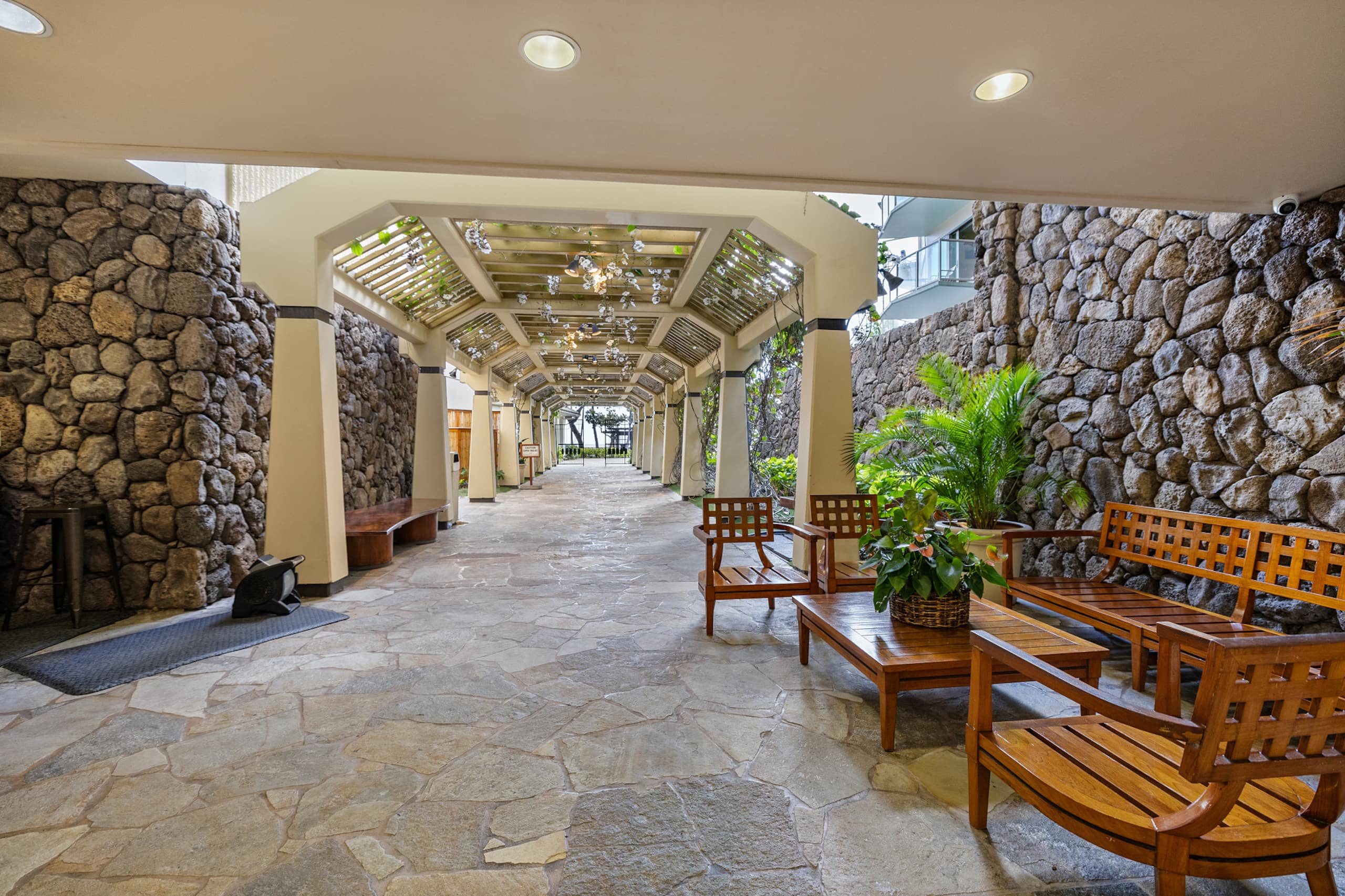 Waikiki Ocean Luxe Panorama 2BD, Free Parking - Image 61