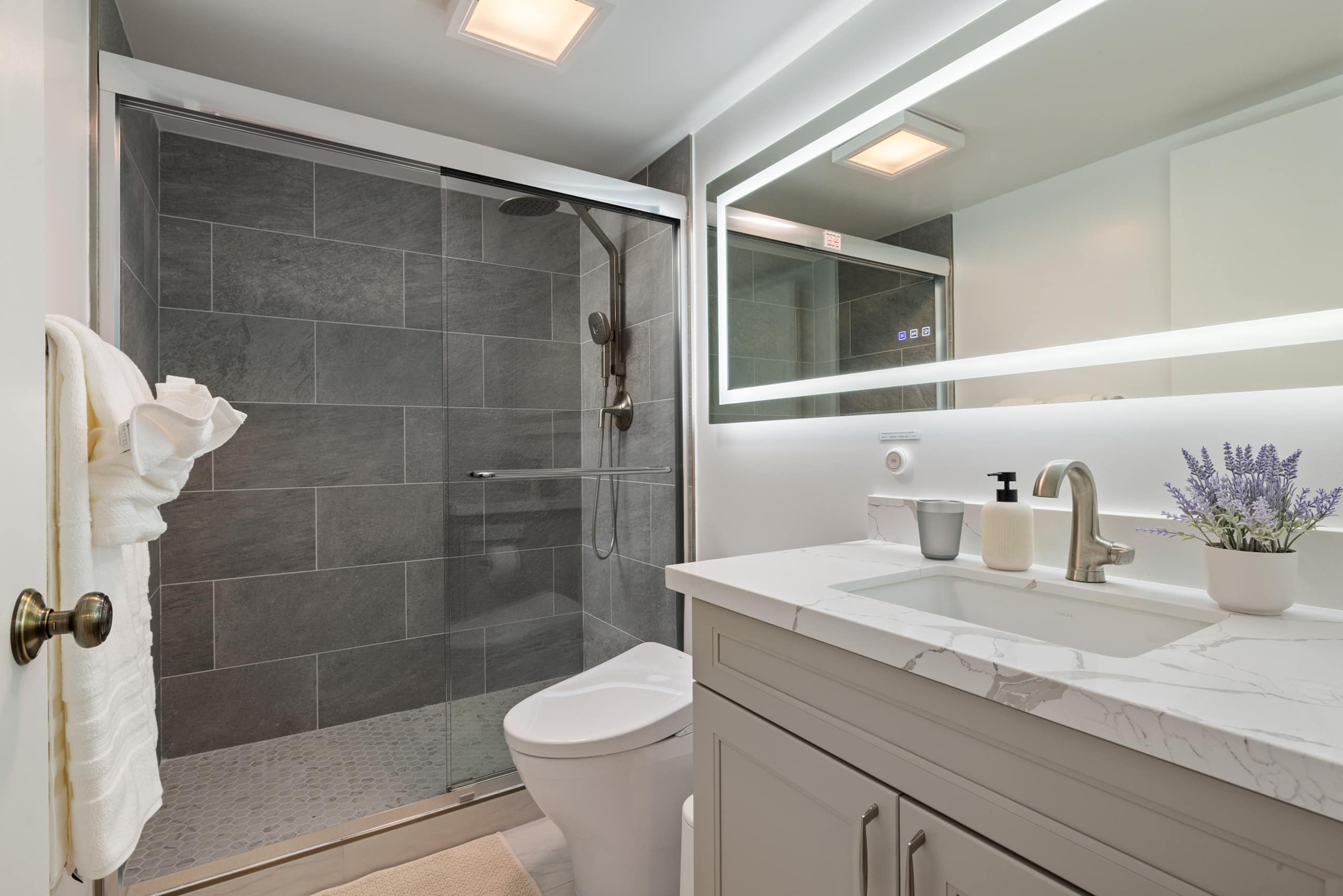 Waikiki Ocean Luxe Panorama 2BD, Free Parking - Image 42
