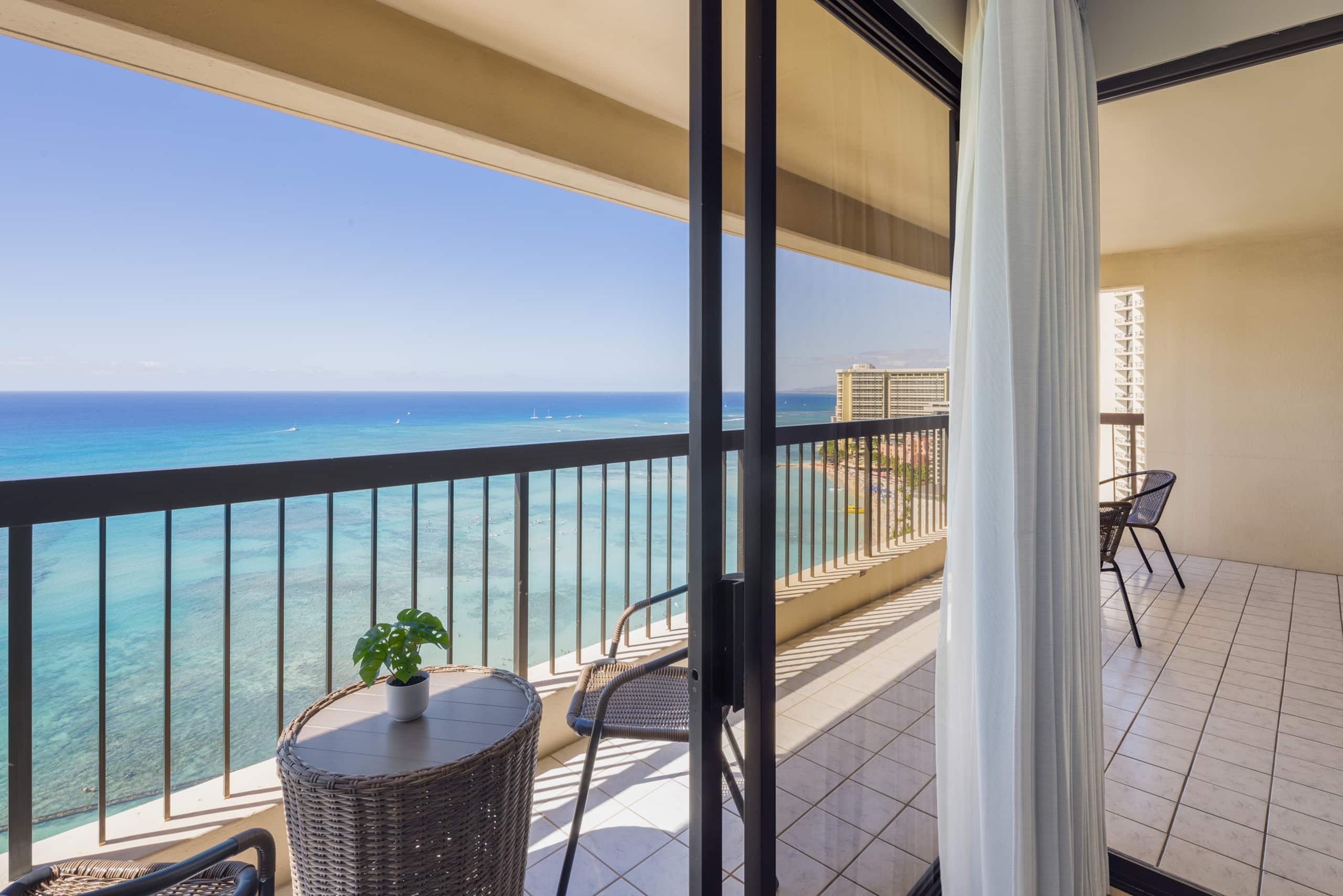 Waikiki Ocean Luxe Panorama 2BD, Free Parking - Image 1