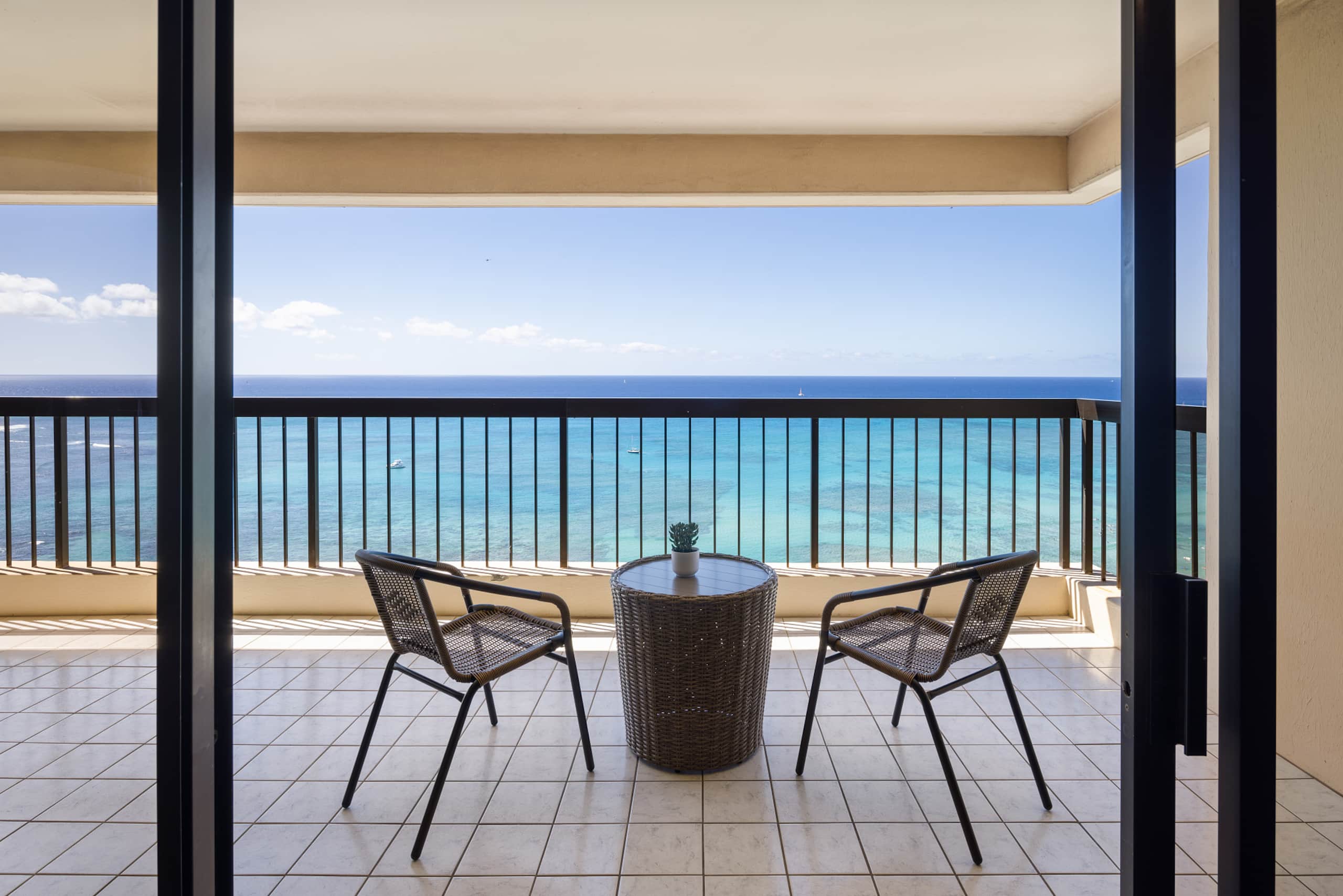 Waikiki Ocean Luxe Panorama 2BD, Free Parking - Image 53