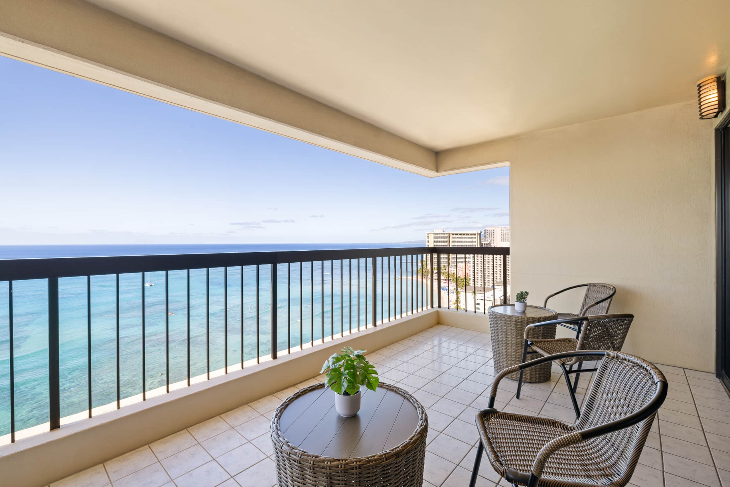 Waikiki Ocean Luxe Panorama 2BD, Free Parking - Image 50