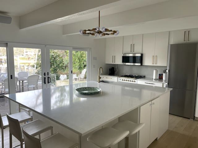 Modern Luxury | Waterfront | Close To Downtown gallery image 4