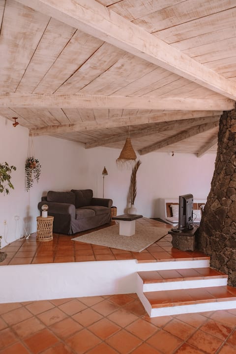 Propiedad de Airbnb exitosa: Stunning unique accommodation / La Luz de la Luna en Tinajo