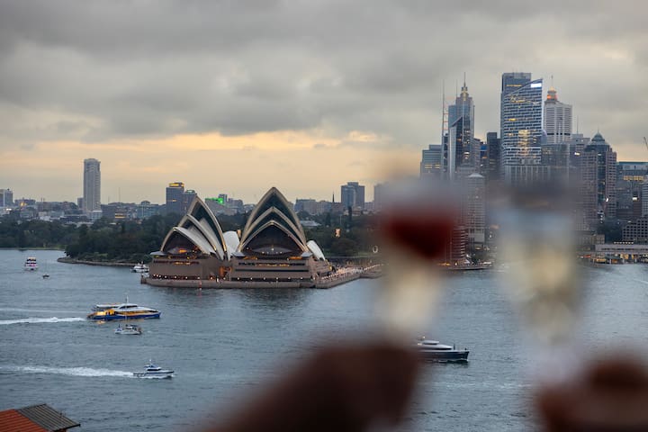 Harbour Bridge + Opera House | Lift & Parking
