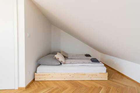 Popular Airbnb listing: Stay Inn | Unique Duplex w/AC, 2BDR & Terrace in Žižkov