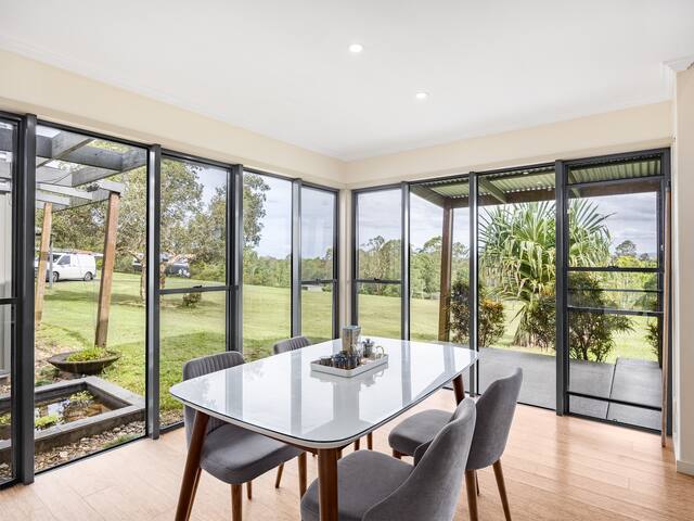 6-Bedroom Acreage Getaway for Groups & Families gallery image 2