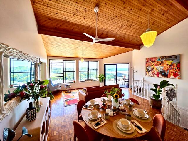 Digger’s Beach House with Spa! gallery image 2