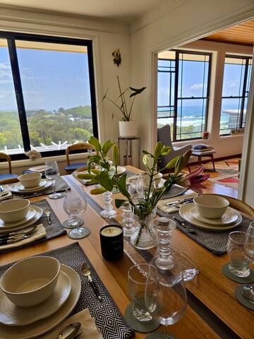 Digger’s Beach House with Spa! gallery image 5