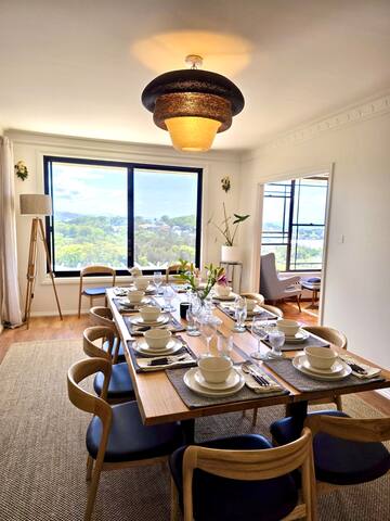 Digger’s Beach House with Spa! gallery image 3