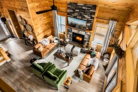 Popular Airbnb listing: 5 Star Mountain Cabin: Spa, Fire, Views, Location! in Pigeon Forge