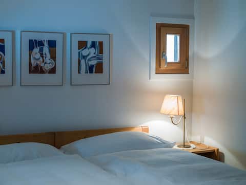 Chesa Michel/ Grisch – Quiet Studio in the Center