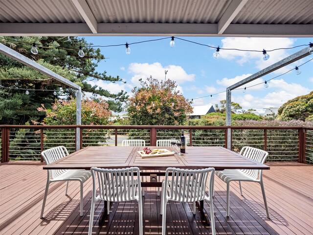 Eagle Bay Beach House – 300m to beach!