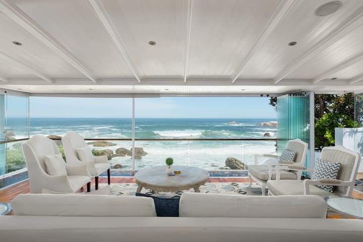 Beachfront Villa in Bakoven | Pool & Ocean Views