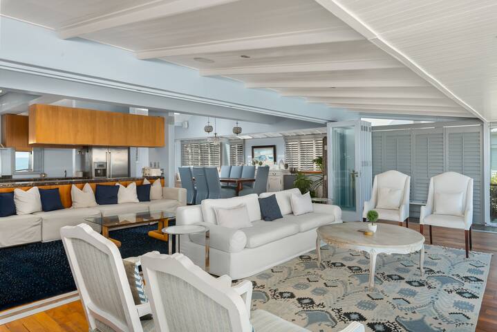 Beachfront Villa in Bakoven | Pool & Ocean Views gallery image 3