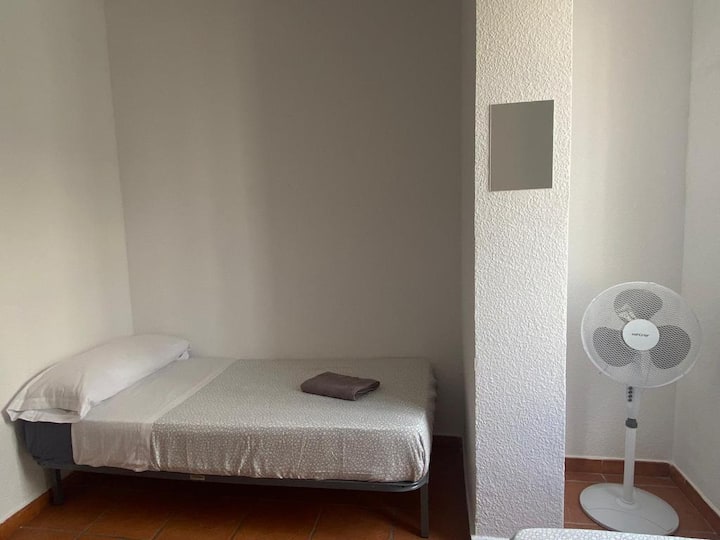 Groups 12 Bedrooms 3 Bathrooms Peña St. 1km Beach - Málaga