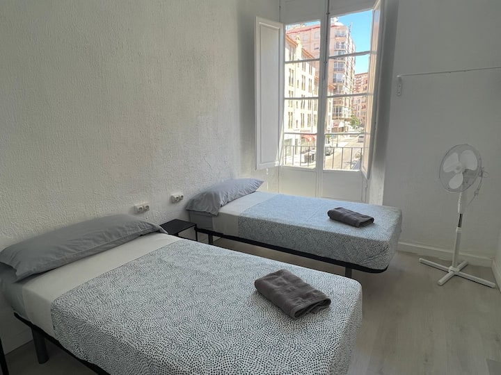 Conjunto De 2 Apartamentos C/ollerías 24 Personas - Málaga