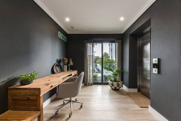 Lux 3BR Apt w/ City&Ocean Views gallery image 2