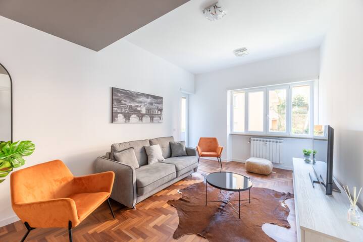 ⁠Skylife Modern 4-Bedroom Trastevere Apartment gallery image 2