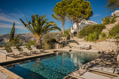 Panoramic Split Level Villa | Pool | Sea View L1