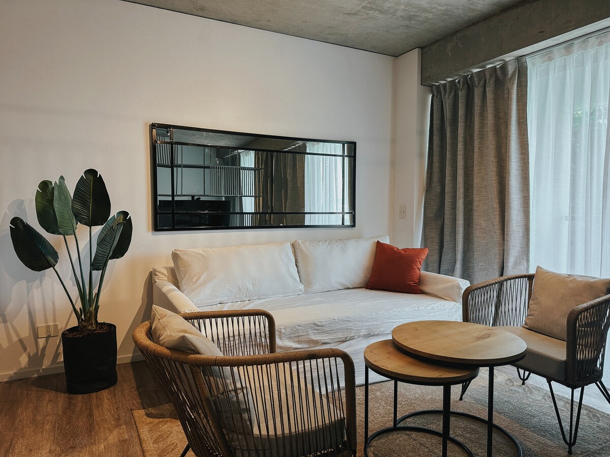 Top Airbnb: Chic New Apartment with Views in Monserrat