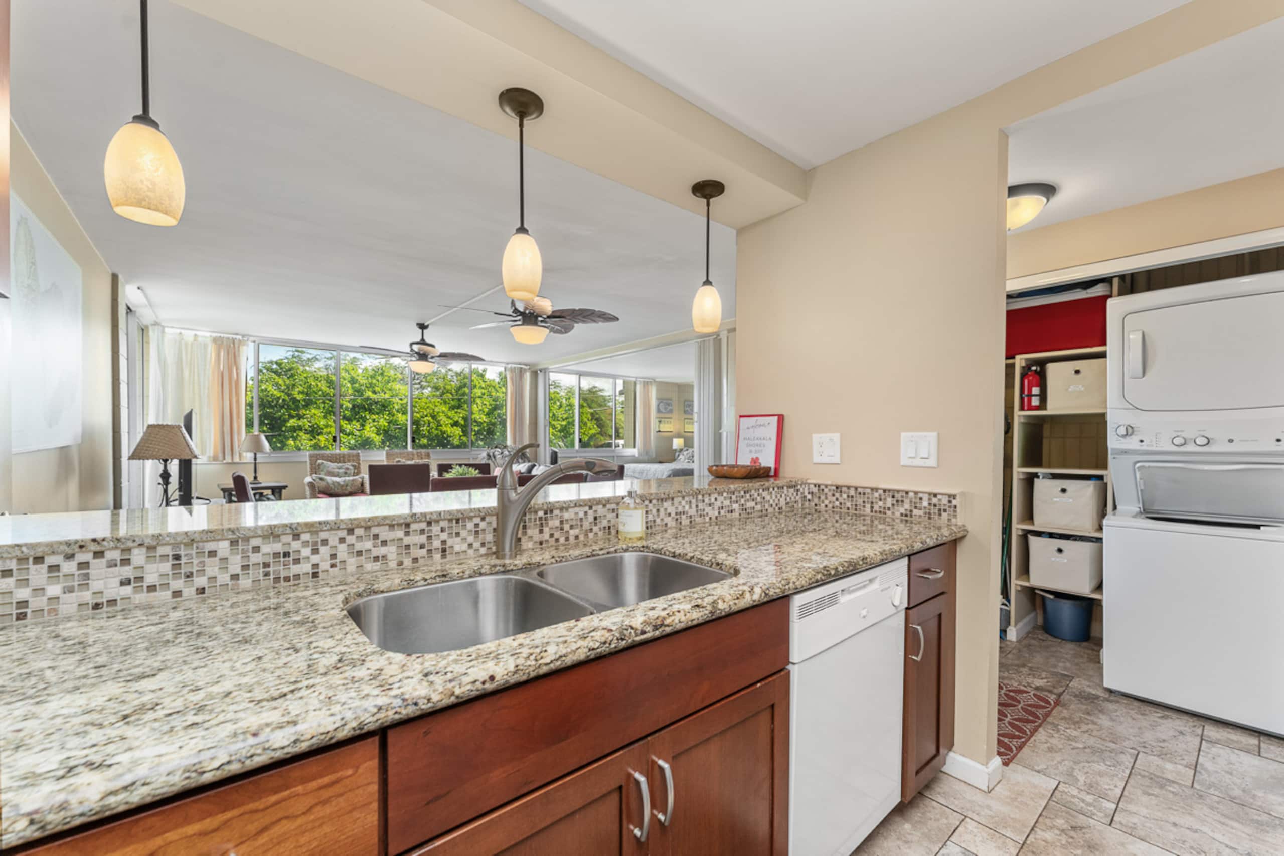 Short Walk to Stunning Beaches! - Image 19