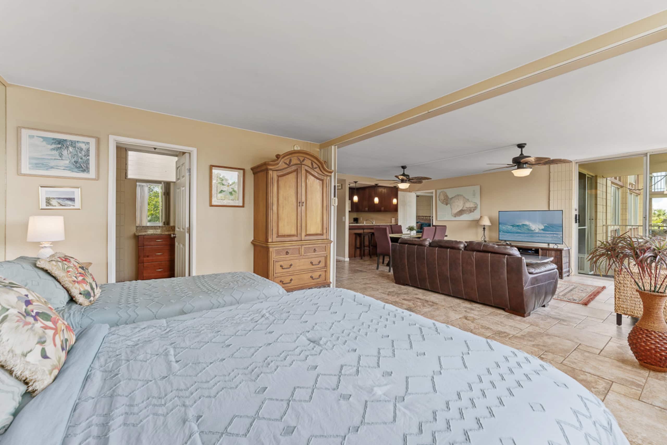 Short Walk to Stunning Beaches! - Image 37