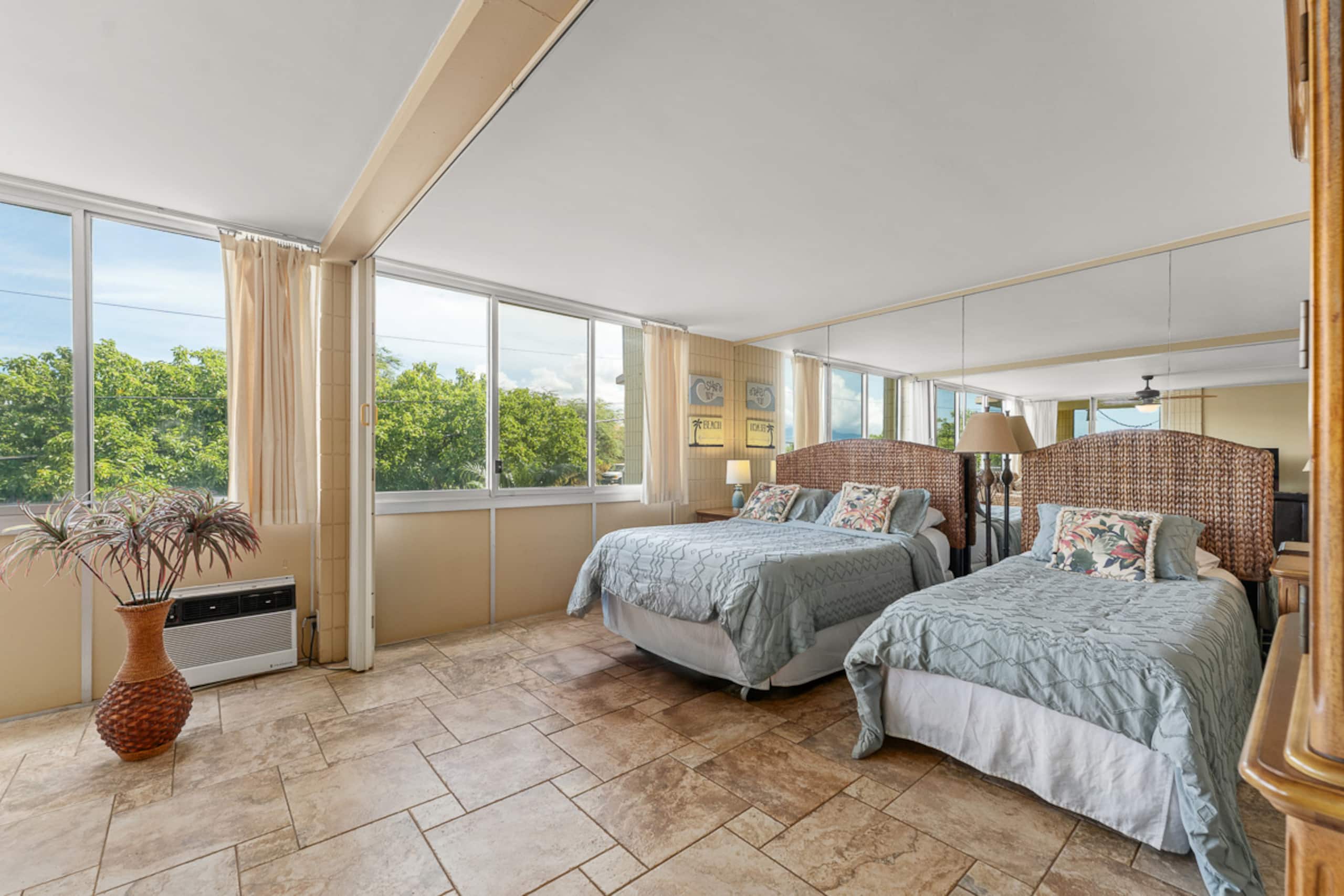 Short Walk to Stunning Beaches! - Image 36