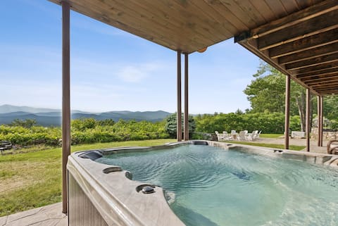 Breathtaking Mountain Getaway Lake Views & Hot Tub