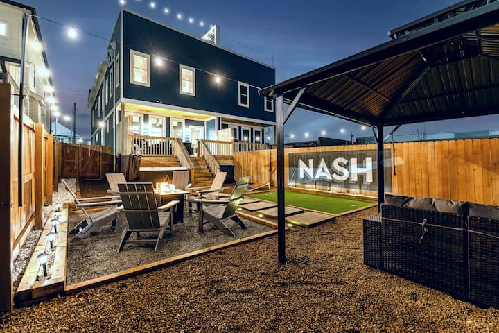 House of Blues – Dream Backyard, Hot Tub, 12 beds!