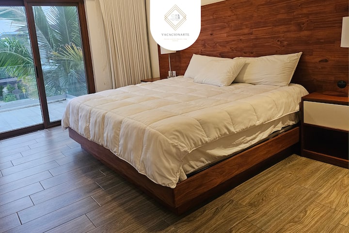 Habitación principal cuenta con cama tamaño king.