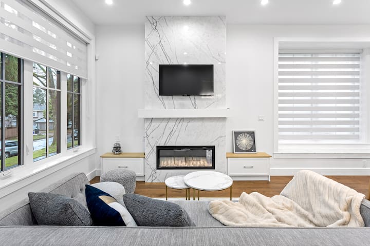 Vancouver West Spacious Brand New Luxury 3B Duplex gallery image 2