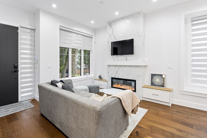 Vancouver West Spacious Brand New Luxury 3B Duplex gallery image 3