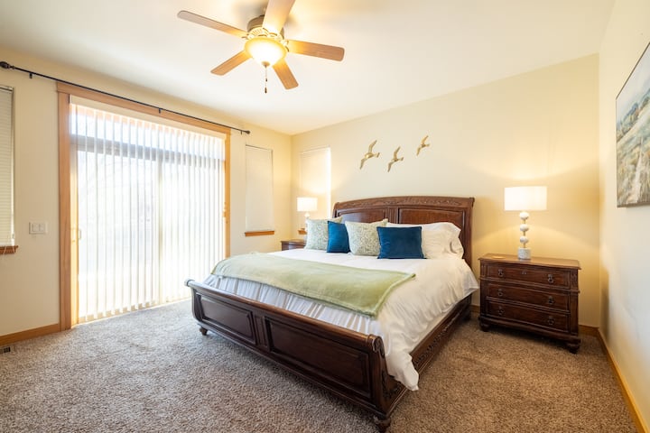 Ლუქს-ტიპის ნომერი 193 × 203 სმ ზომის საწოლით