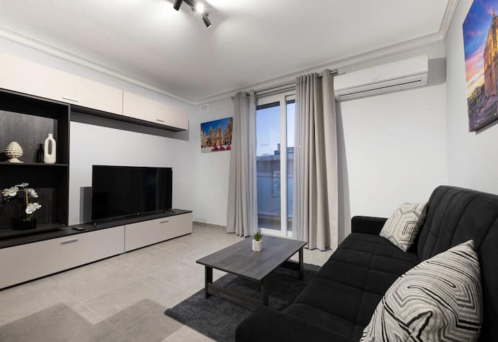 Luxury Stay in Msida Yacht Marina Area Flat 8