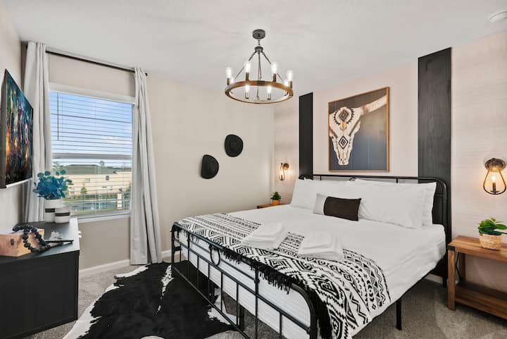 Dhoma e gjumit në katin e dytë me banjë të përbashkët me dhomën e gjumit 9