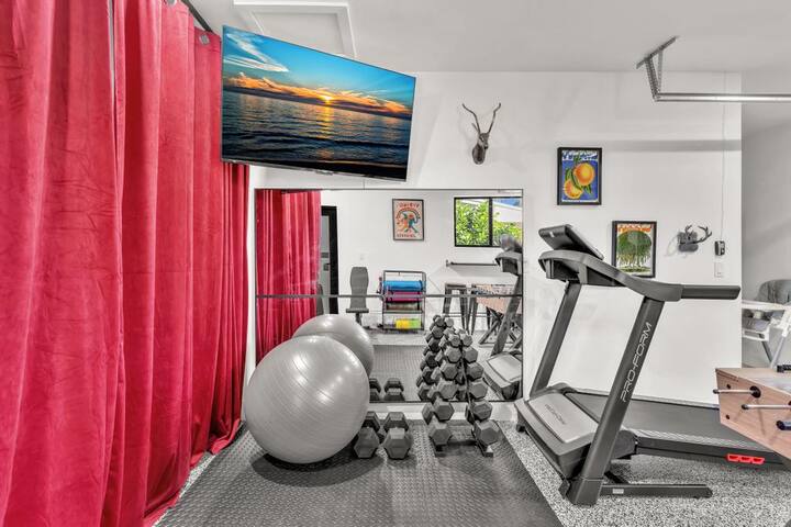 Lux Villa w/Htd Pool, Gym, Games, Golf, Near Beach gallery image 4