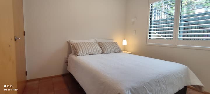 Cama doble, armario