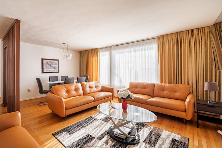 Spacious 5-Bedroom Home – Central AC/7beds