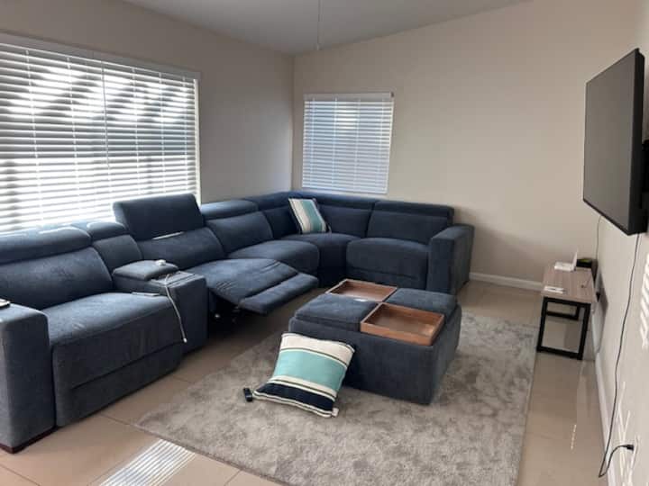 Family Oasis By The Lake - Lake Elsinore, CA