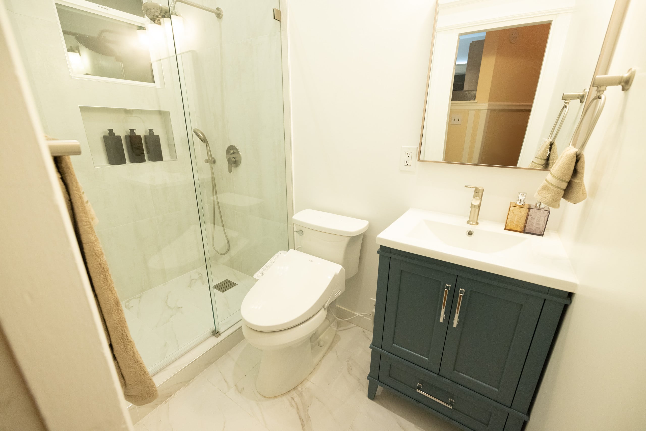 Home in San Francisco · ★5.0 · 3 bedrooms · 3 beds · 1.5 baths - Image 46