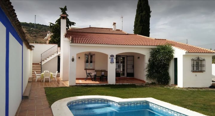 Villa Tradicional Andaluza Con Piscina. - Antequera